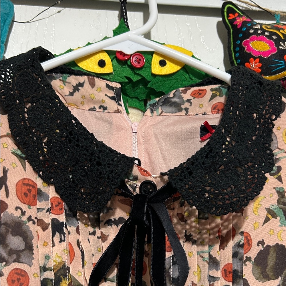 Hell Bunny Floral Dress with Black Collar - Picture 3 of 5